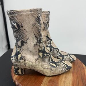 Stuart Weitzman ERNESTINE PHYTHON STRETCH
LEATHER SOCK‎ BOOTIE | Size 7.5